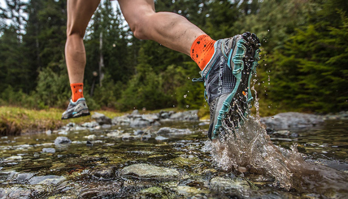 RUNNING SHOES
